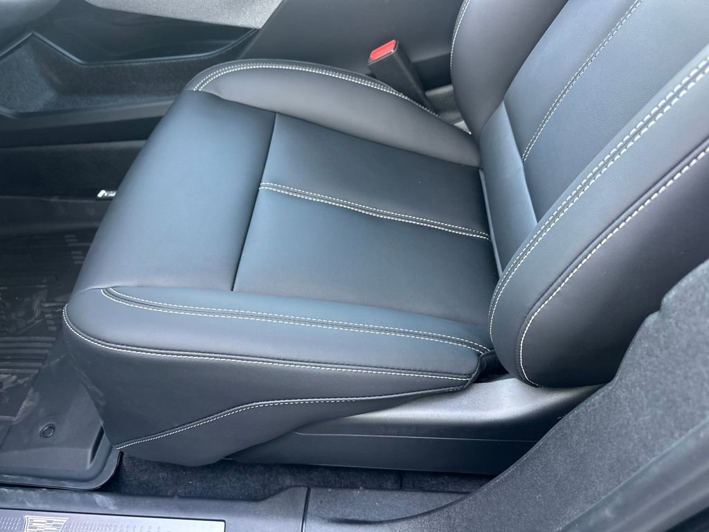 New 2026 Cadillac Optiq Luxury 1 image 9