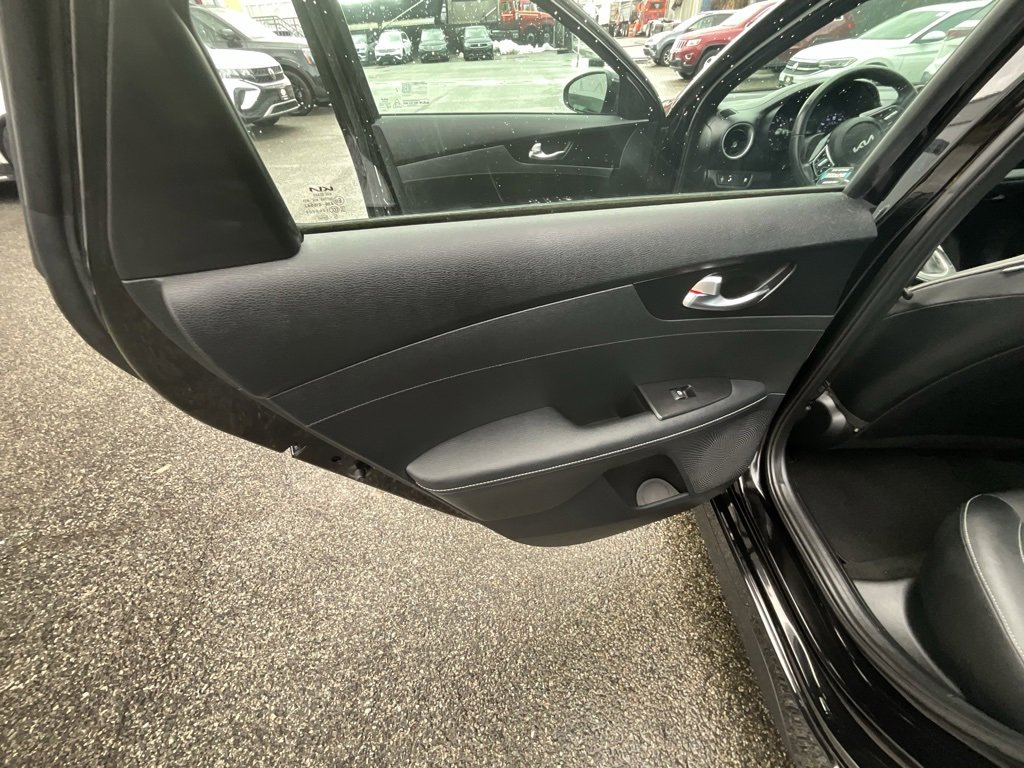 Used 2022 Kia Forte GT-Line w/ GT-Line Premium Package image 21