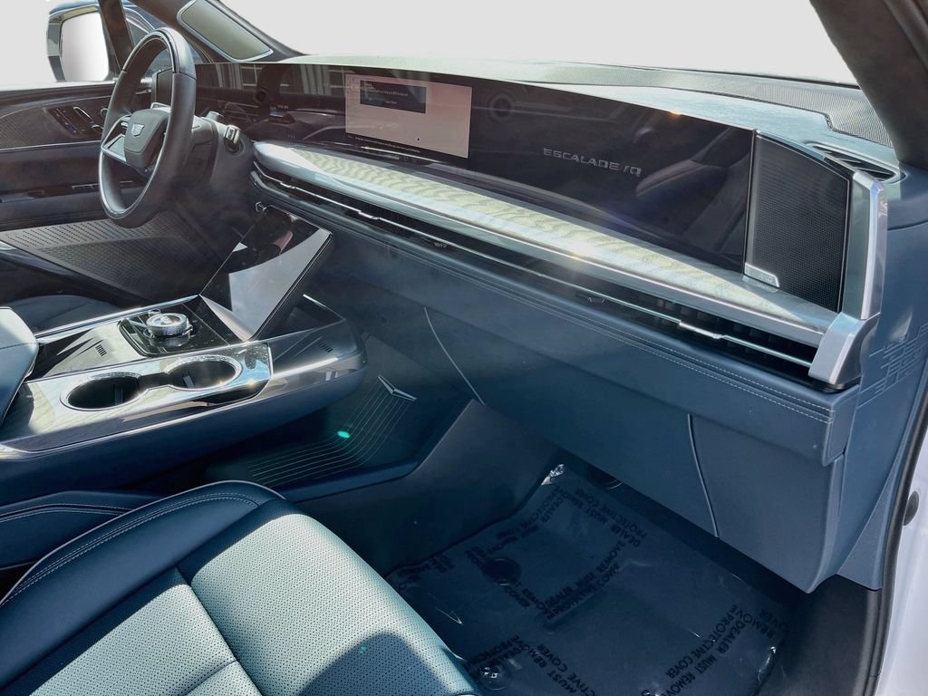 Certified 2025 Cadillac Escalade IQ Luxury 2 w/ LPO, Premium Carpet Package AWD/4WD image 35