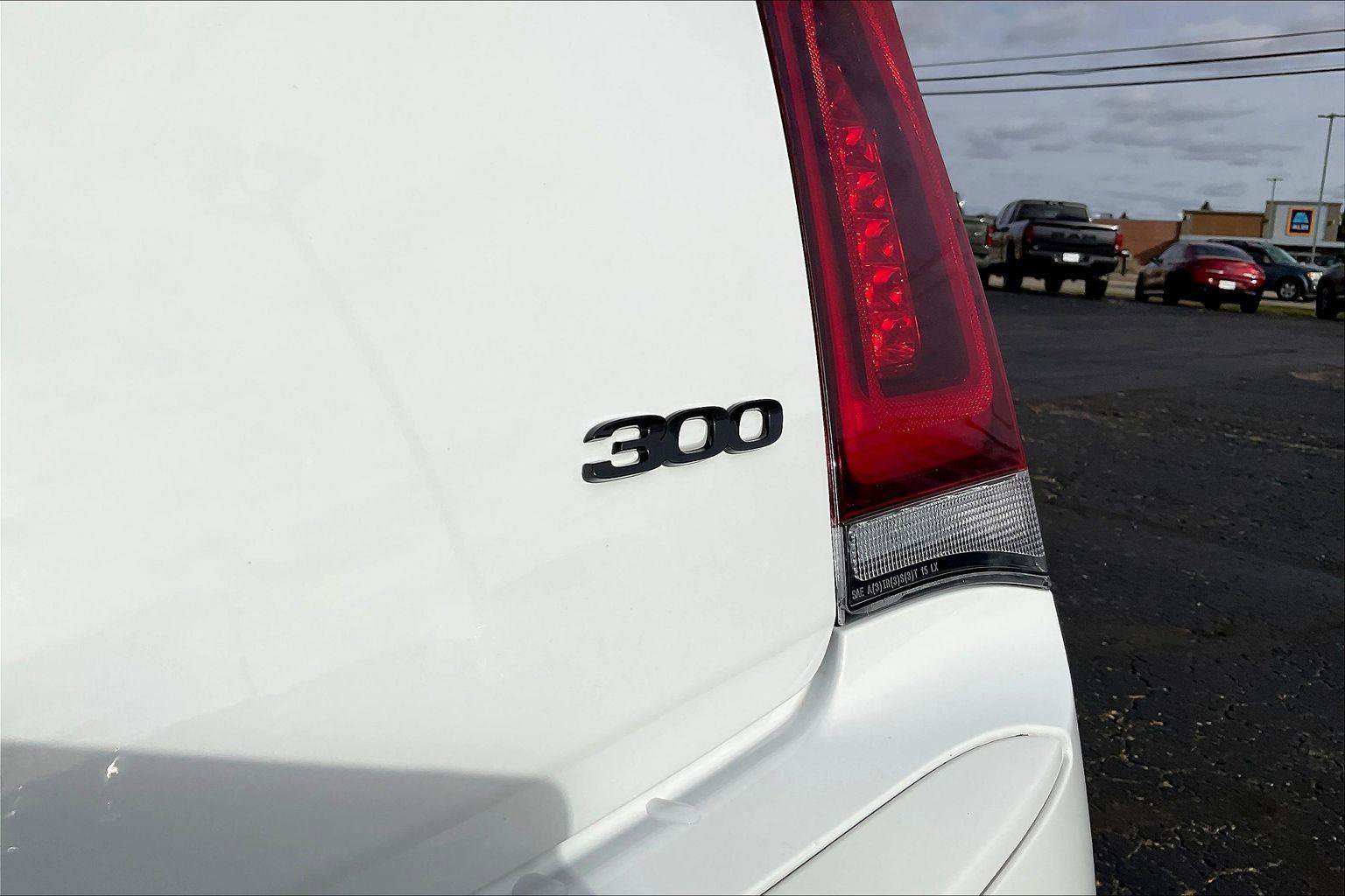 Used 2023 Chrysler 300 Touring L image 8