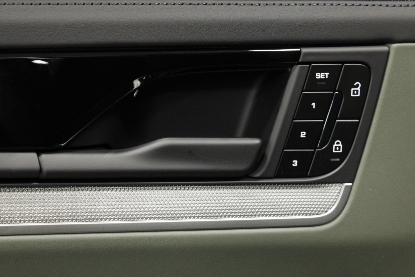 New 2026 Porsche Cayenne Coupe AWD/4WD image 25