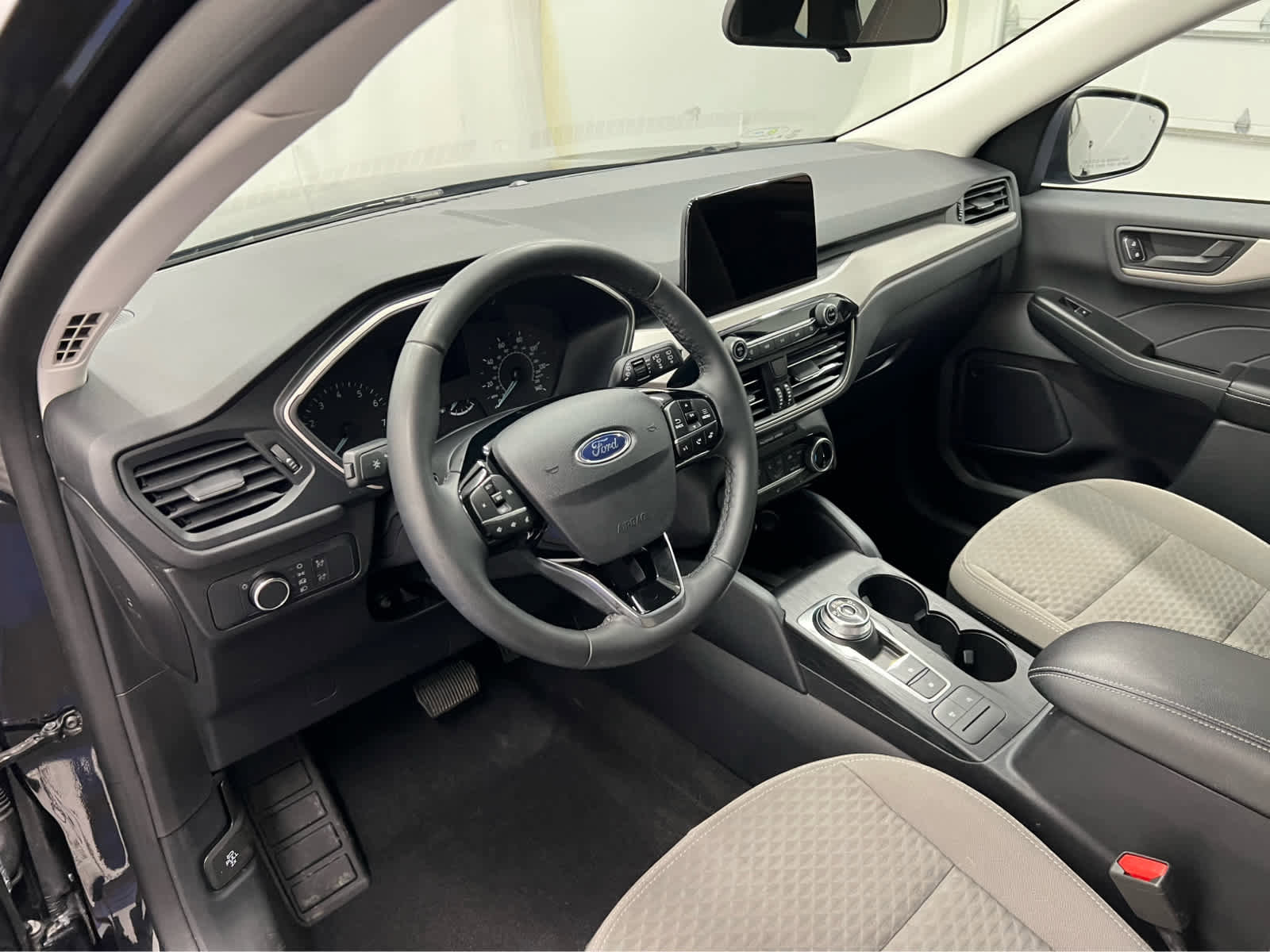 Used 2022 Ford Escape SE w/ Cold Weather Package image 16