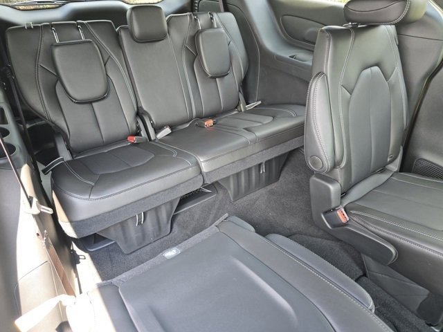 New 2026 Chrysler Pacifica Select image 27