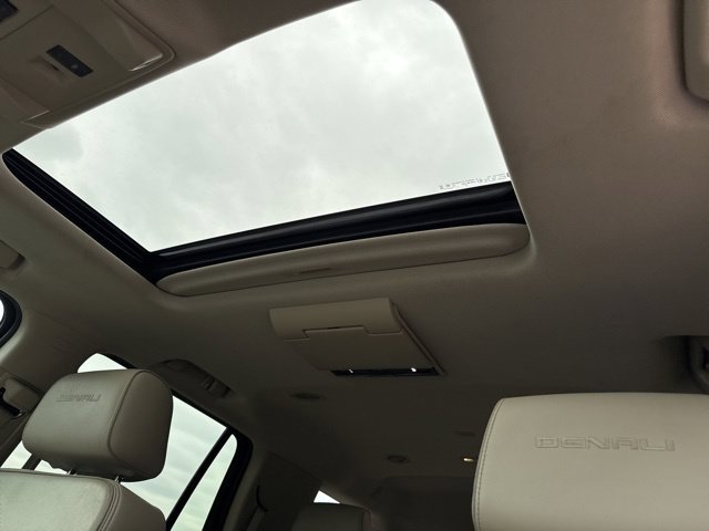 Used 2019 GMC Yukon Denali w/ Denali Ultimate Package AWD/4WD image 15
