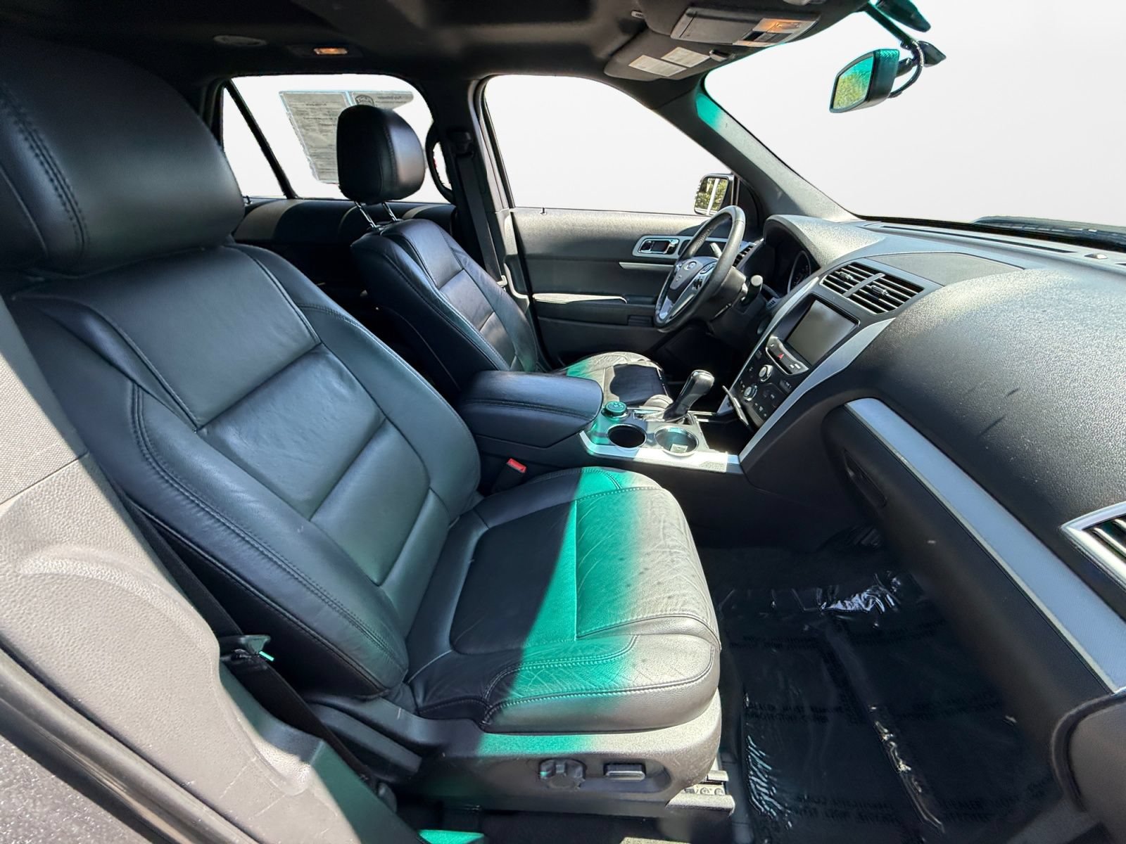 Used 2014 Ford Explorer XLT w/ Equipment Group 202A AWD/4WD image 17