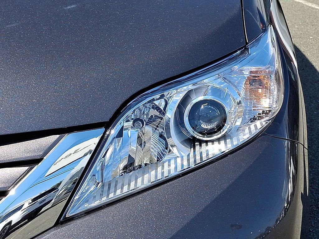 Used 2015 Toyota Sienna LE image 10
