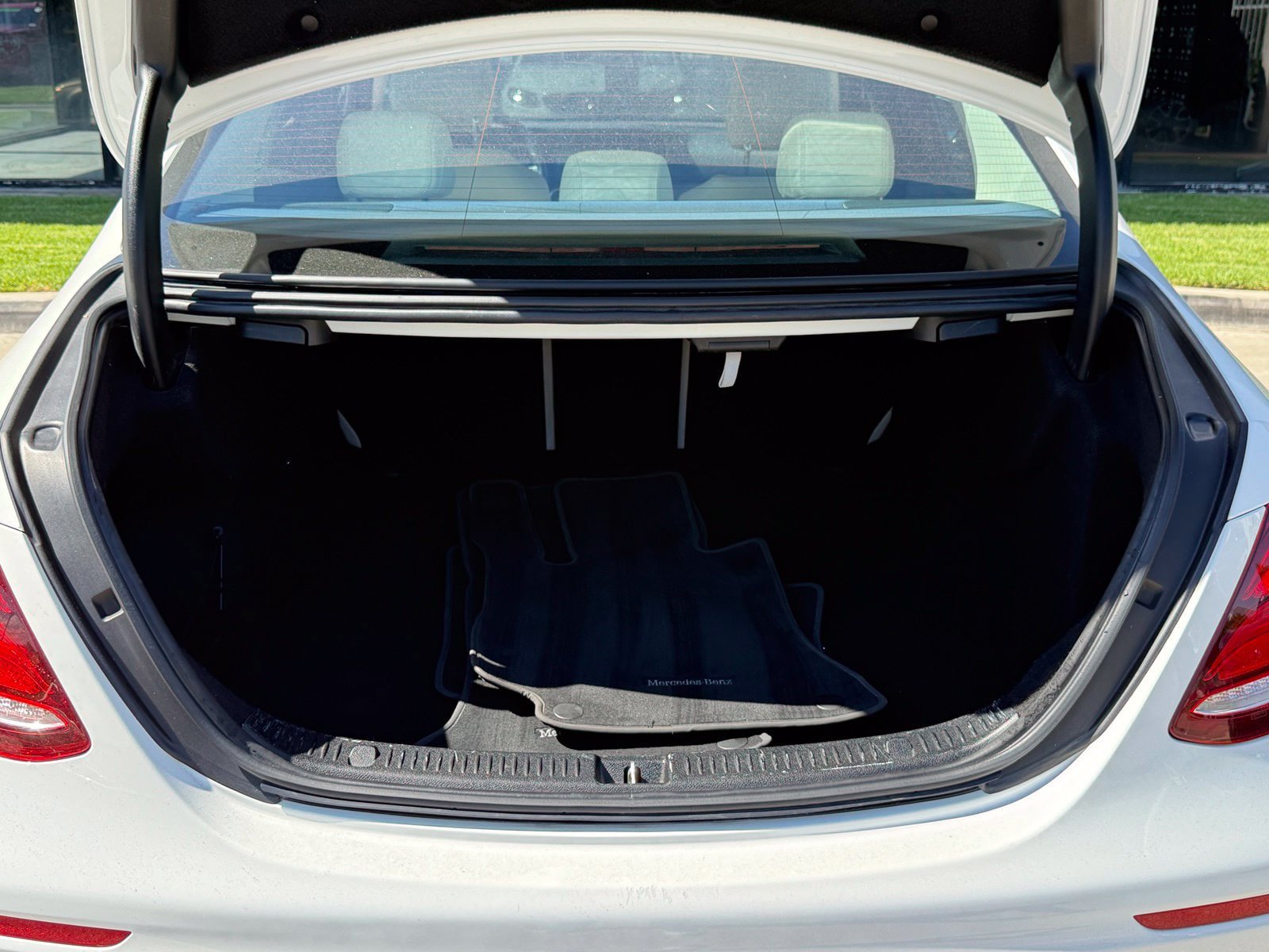 Used 2020 Mercedes-Benz E 350 Sedan image 17
