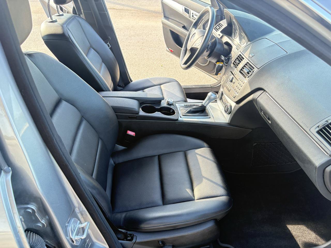 Used 2010 Mercedes-Benz C 300 Sedan image 33