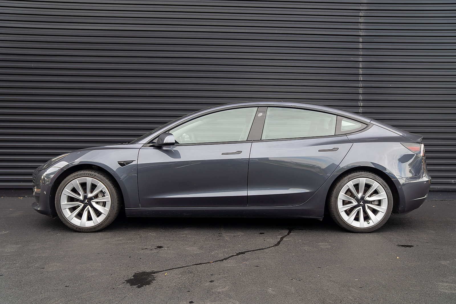 Used 2021 Tesla Model 3 Standard Range Plus RWD image 2