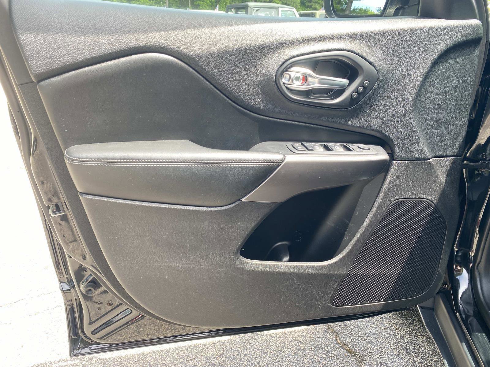 Used 2020 Jeep Cherokee Limited FWD image 21