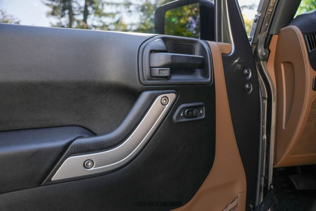 Used 2016 Jeep Wrangler Unlimited Rubicon w/ Connectivity Group image 25