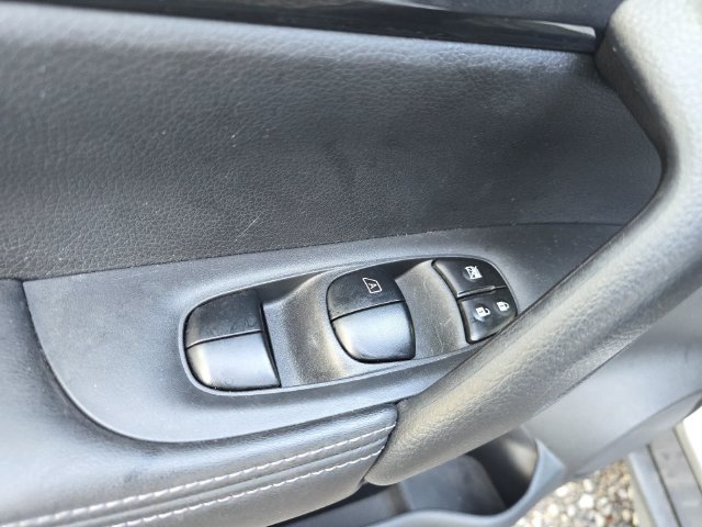 Used 2018 Nissan Rogue SV FWD image 22