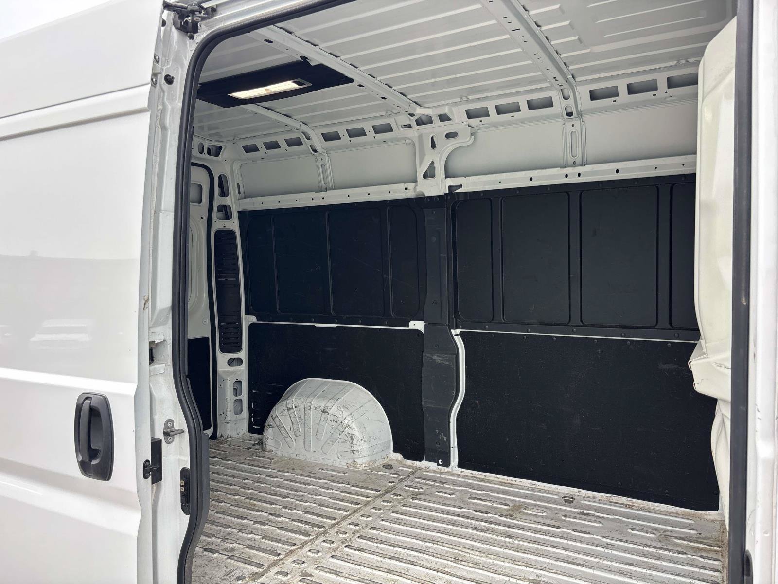 Used 2025 RAM ProMaster 2500 w/ Convenience Group FWD image 11