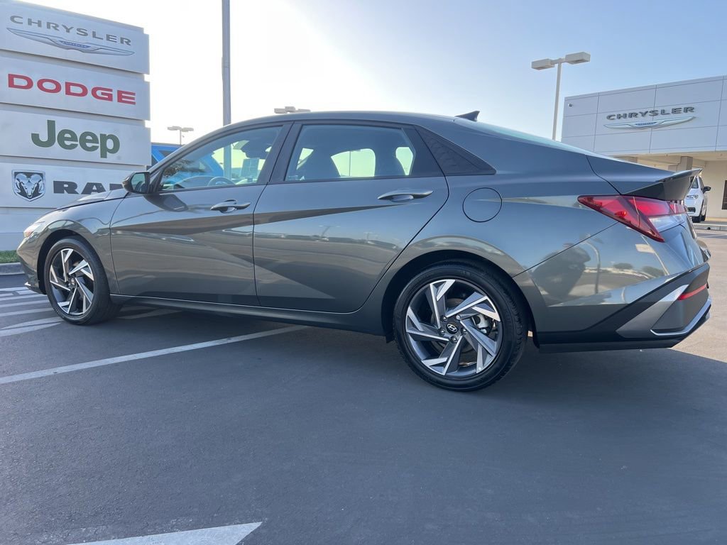 Used 2025 Hyundai Elantra Sport w/ Cargo Package FWD image 19