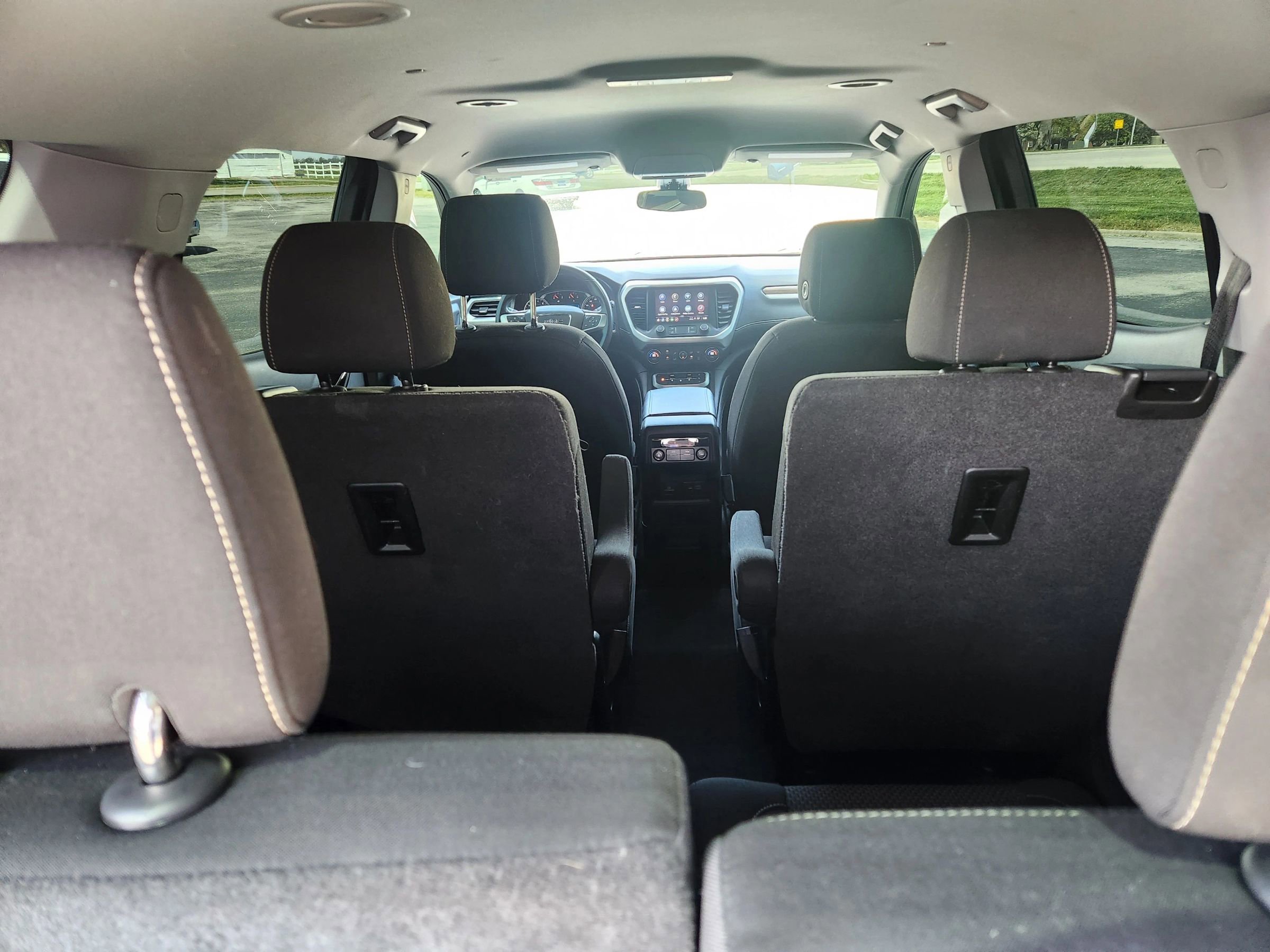 Used 2022 GMC Acadia SLE w/ Driver Convenience Package FWD image 7