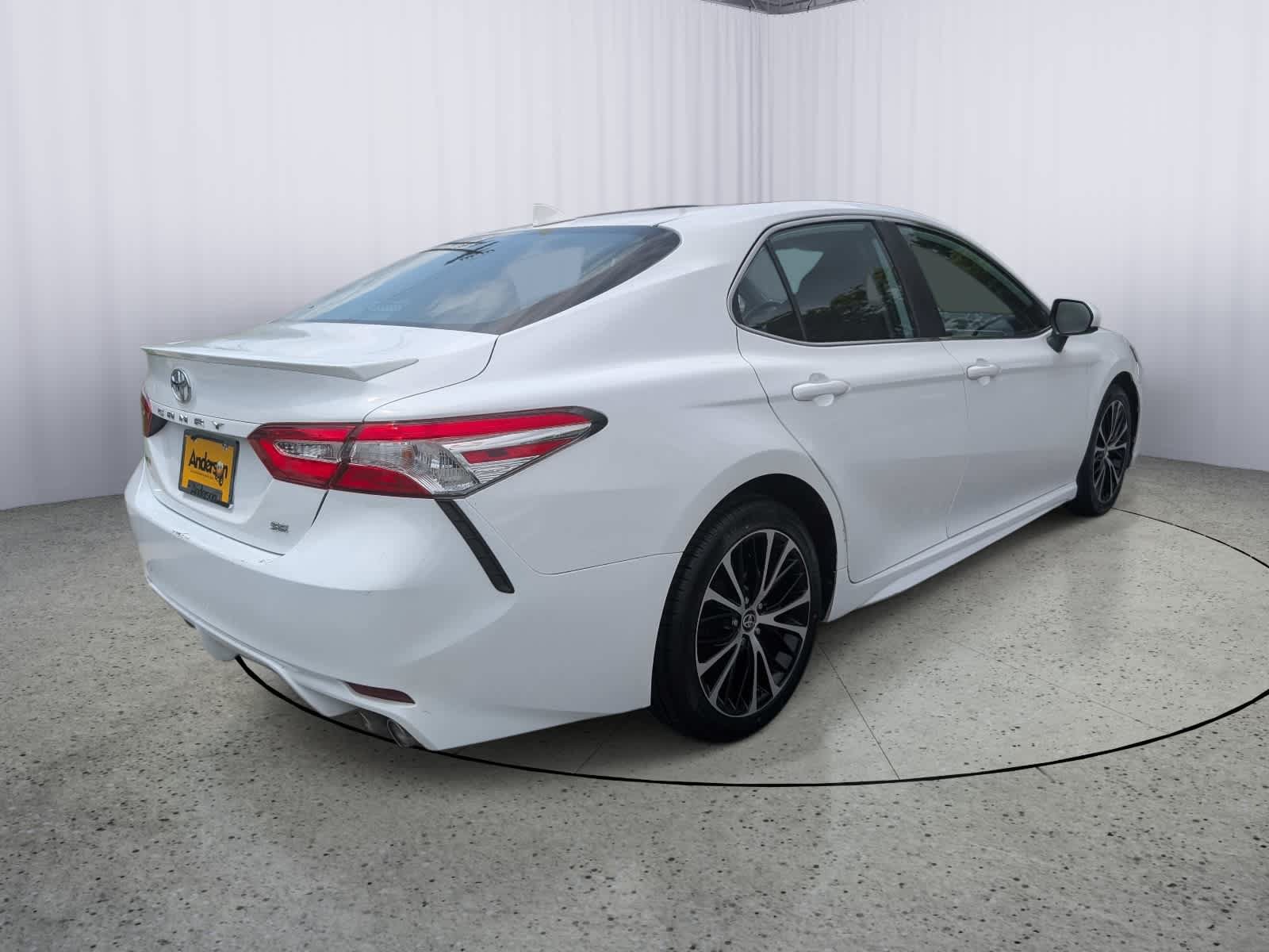Used 2020 Toyota Camry SE FWD image 3