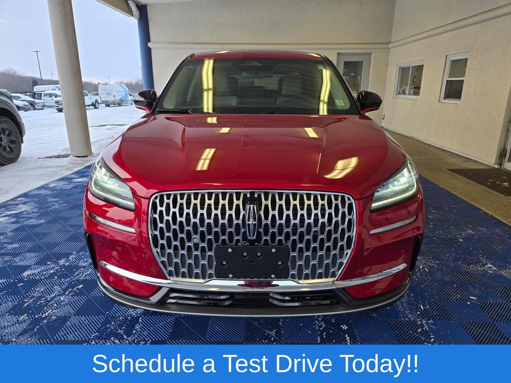 Used 2025 Lincoln Corsair AWD image 3