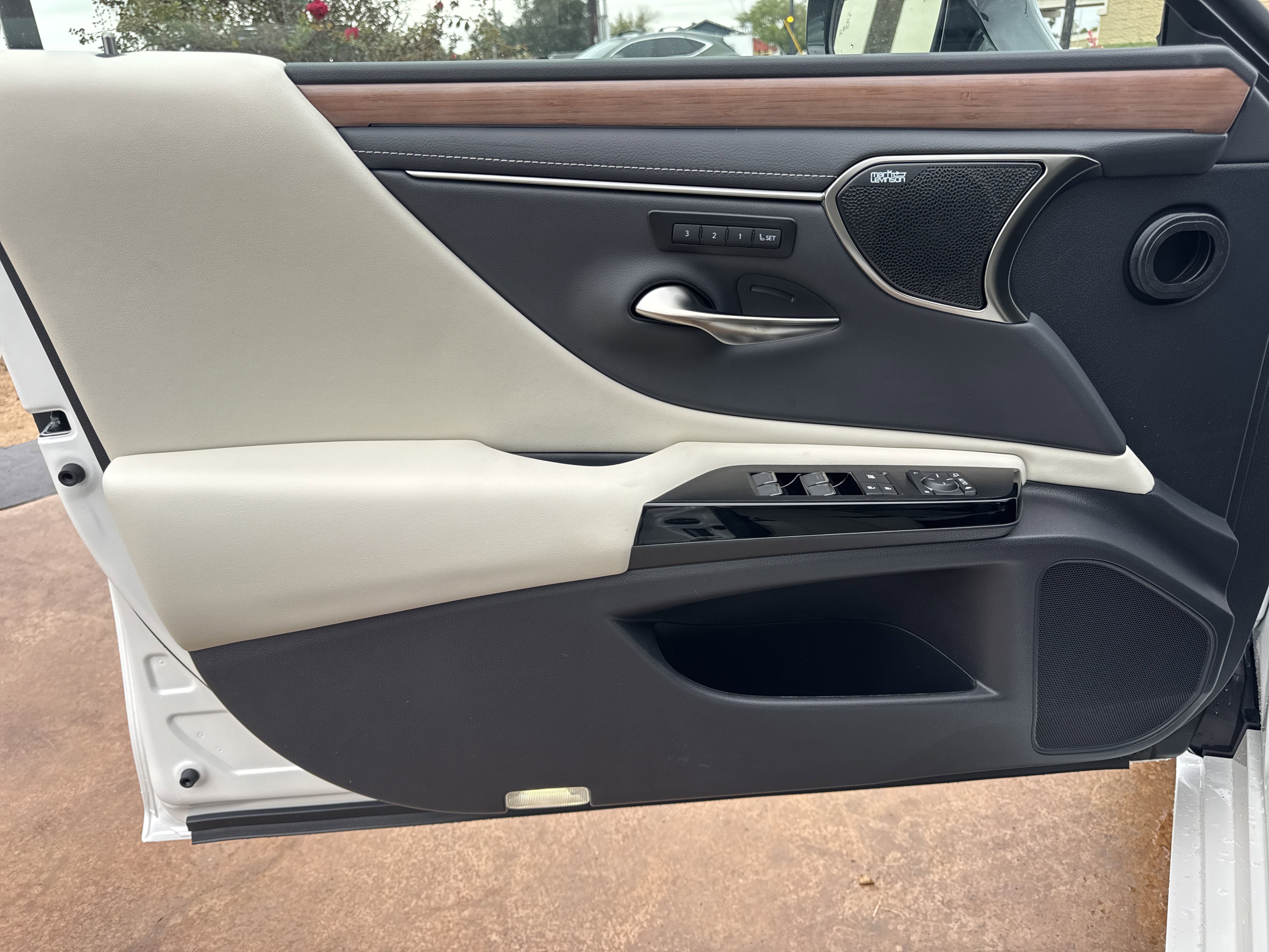 New 2025 Lexus ES 350 Ultra Luxury image 15