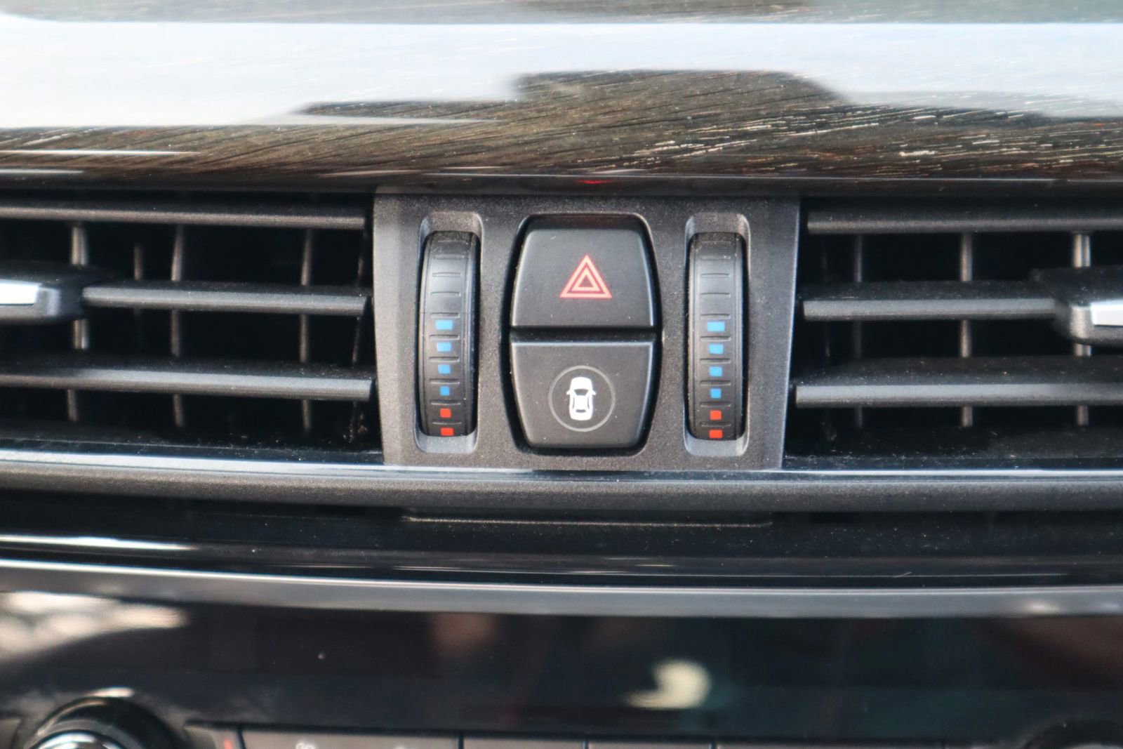 Used 2014 BMW X5 xDrive50i AWD/4WD image 28