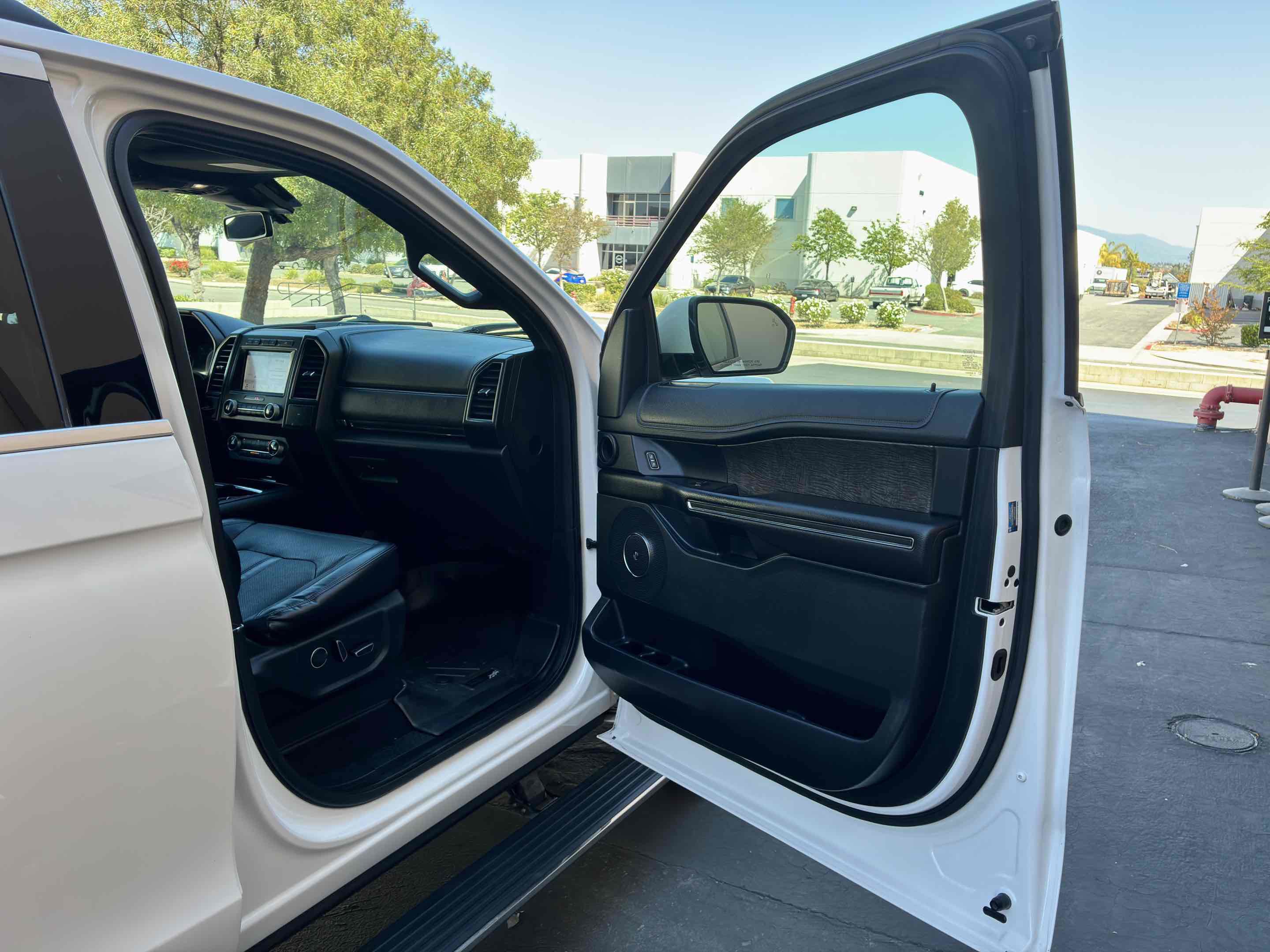 Used 2019 Ford Expedition Limited w/ Equipment Group 301A AWD/4WD image 36