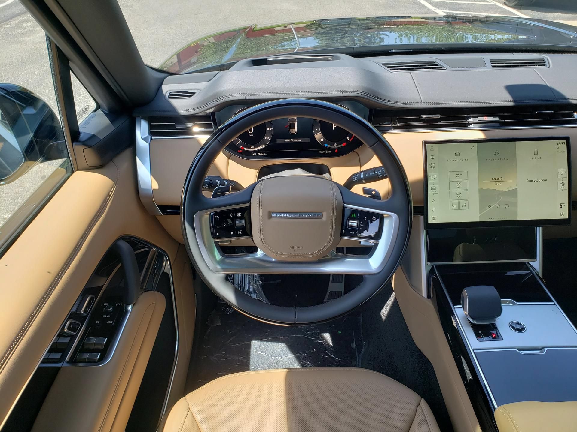 New 2026 Land Rover Range Rover Long Wheelbase SE AWD/4WD image 14