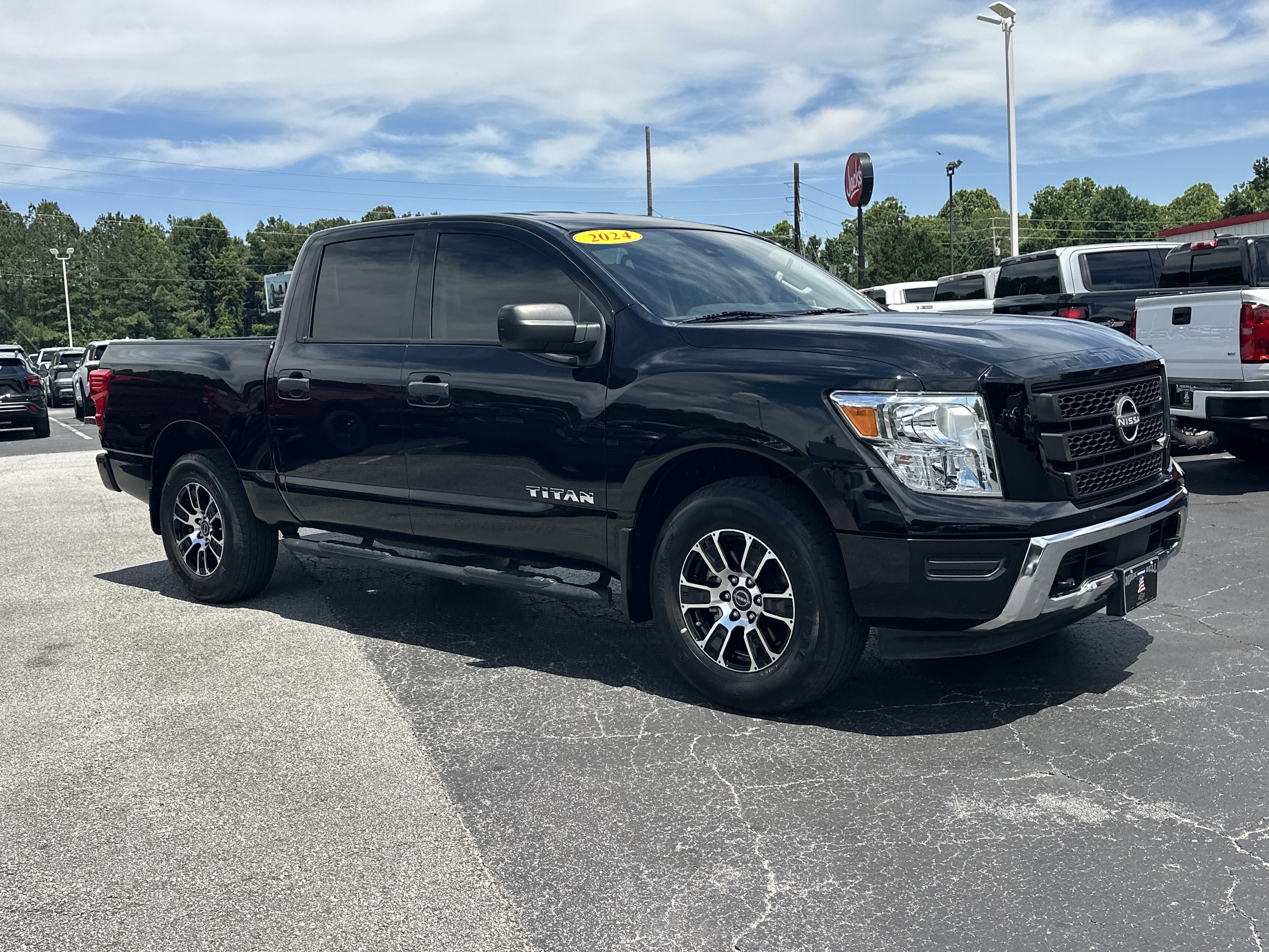 Used 2024 Nissan Titan SV w/ Accessory Utility Package AWD/4WD video 1