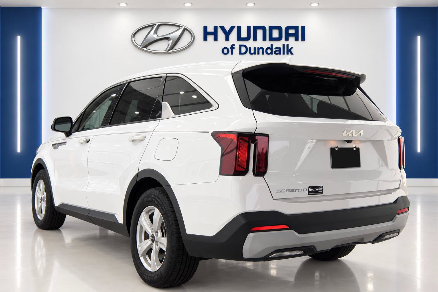 Used 2024 Kia Sorento LX FWD image 2