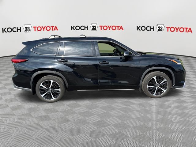 Used 2022 Toyota Highlander XSE AWD/4WD image 9