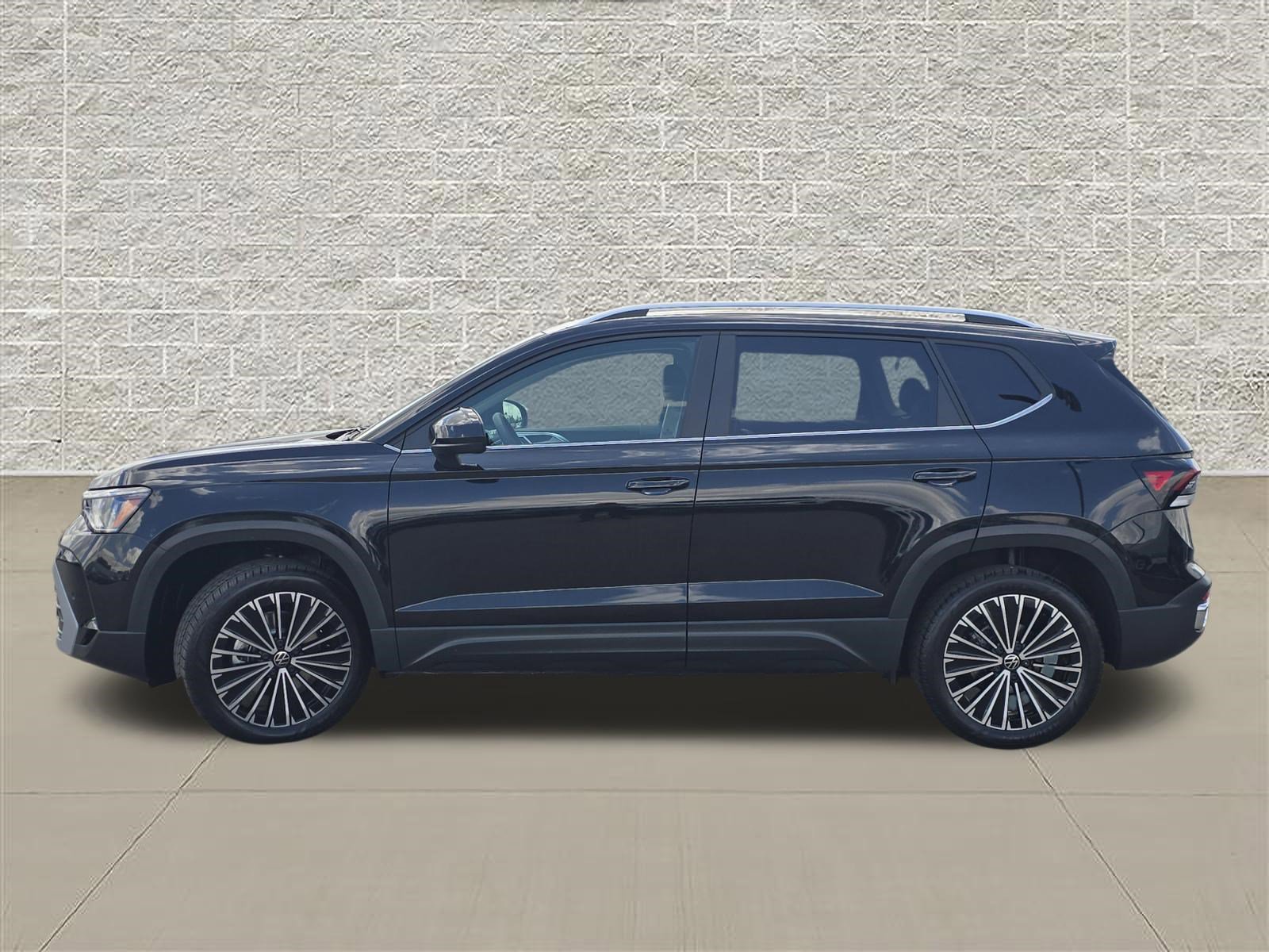New 2026 Volkswagen Taos SE FWD image 4