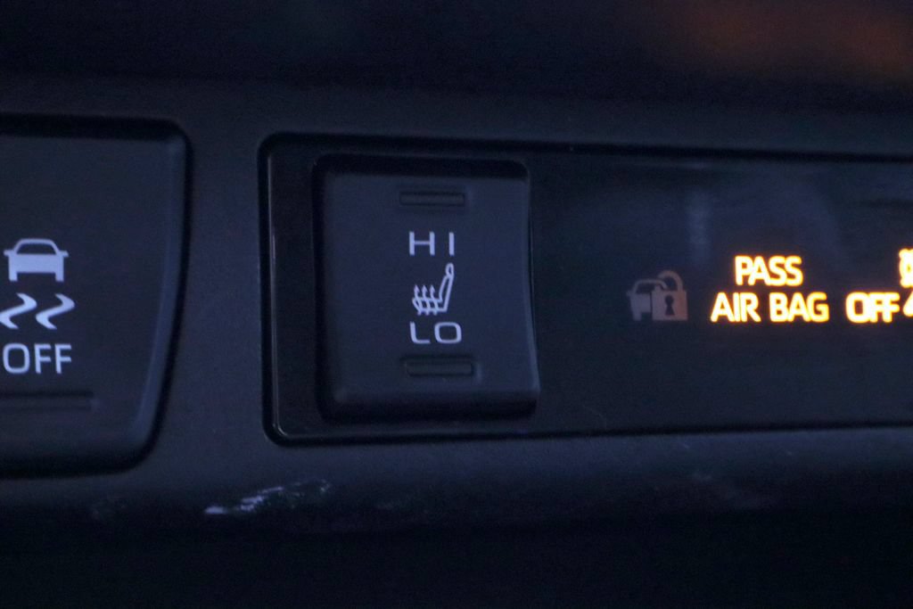 Used 2025 Toyota RAV4 XLE w/ Convenience Package AWD/4WD image 4