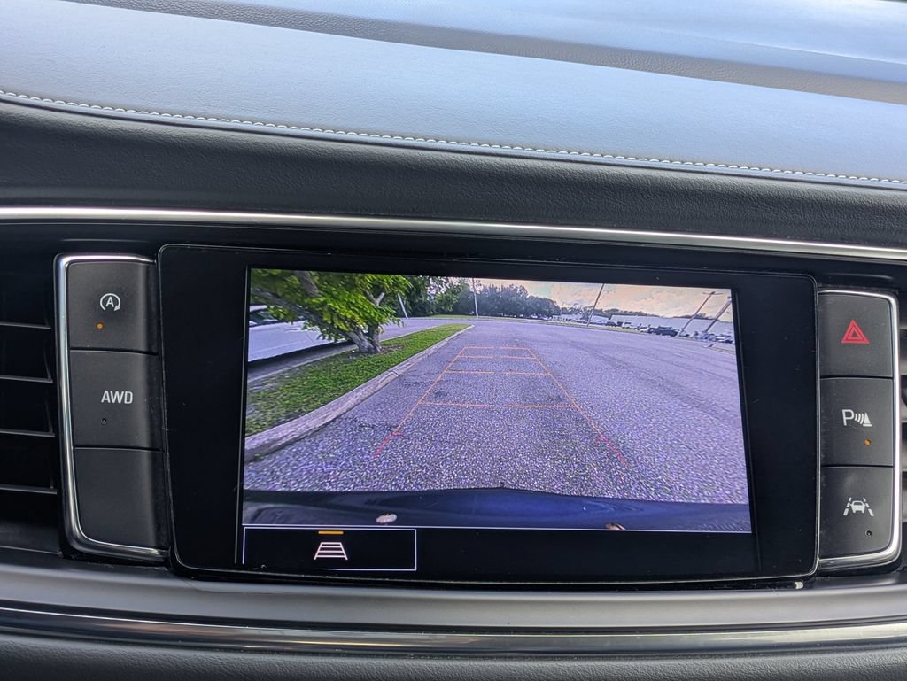 Used 2022 Buick Enclave Essence AWD/4WD image 19