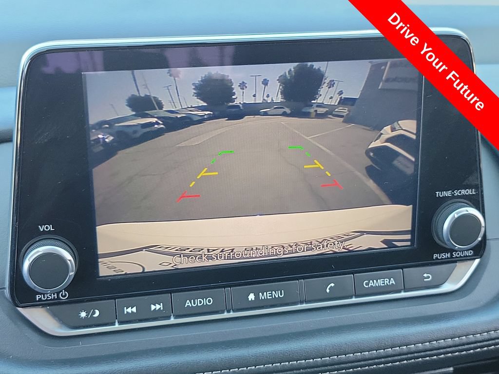 Used 2024 Nissan Rogue S FWD image 11
