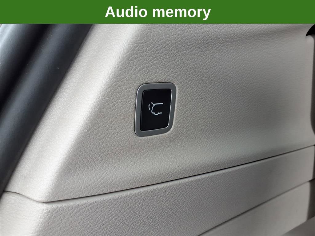 Used 2023 Chrysler Pacifica Touring-L FWD image 20