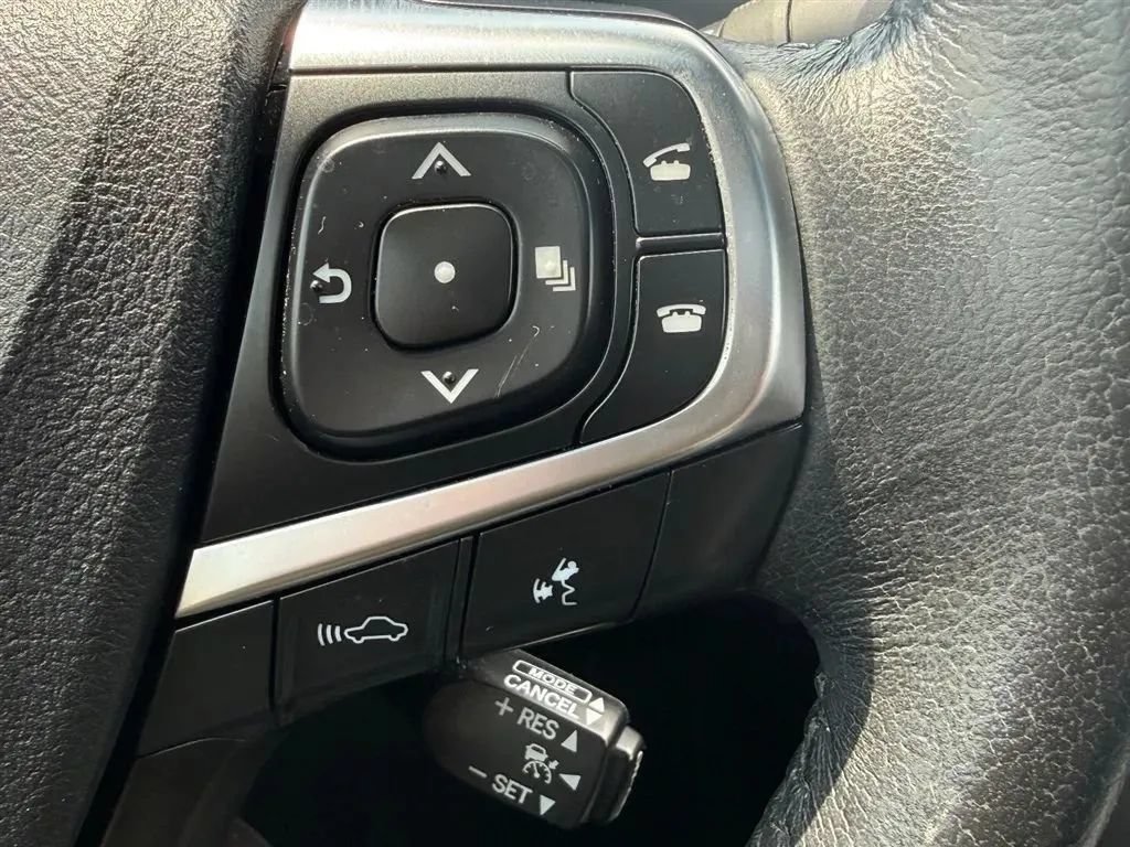 Used 2015 Toyota Camry XLE w/ Moonroof Package FWD image 13