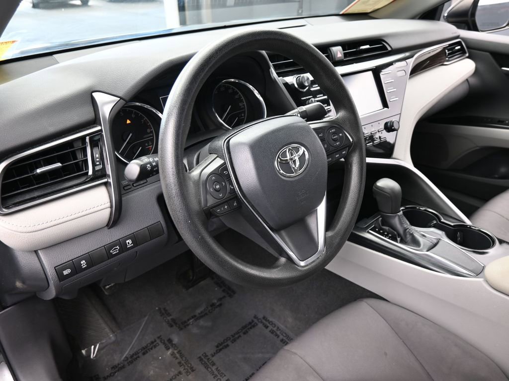 Used 2019 Toyota Camry LE image 10