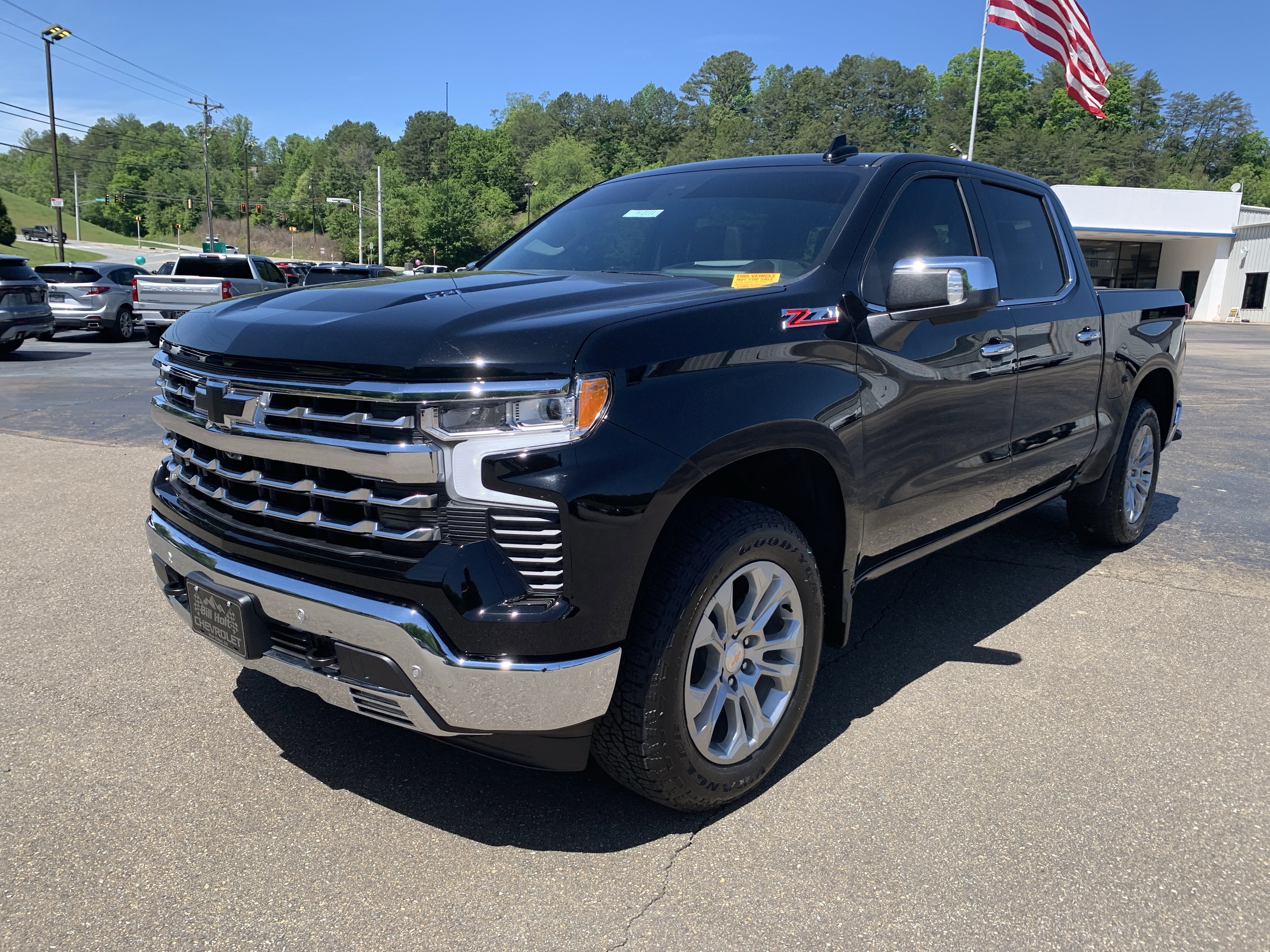 Used 2024 Chevrolet Silverado 1500 LTZ w/ LTZ Premium Package AWD/4WD image 17