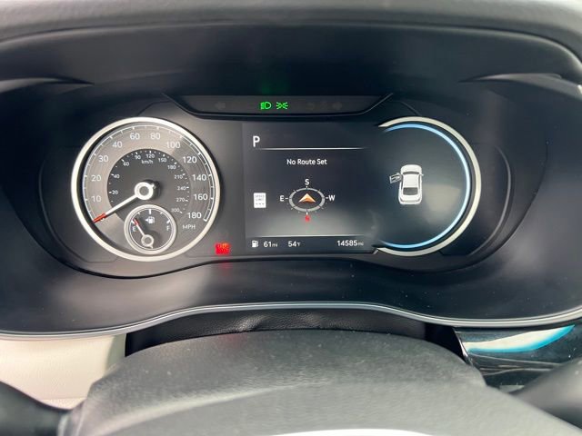 Used 2025 Genesis G70 2.5T image 16