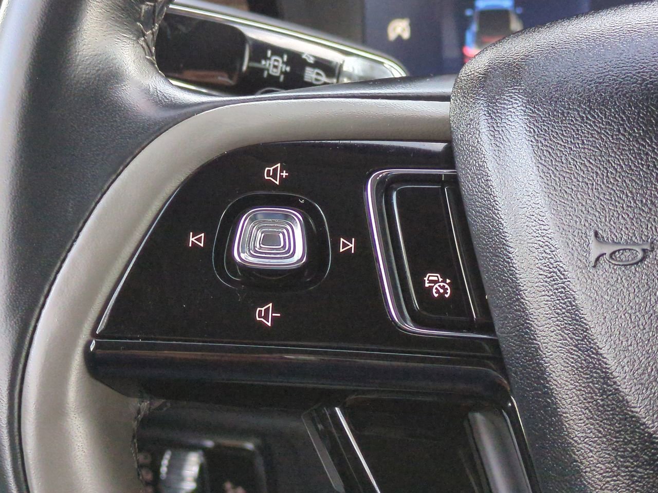 Used 2023 Lincoln Corsair Reserve w/ Towing Package image 24