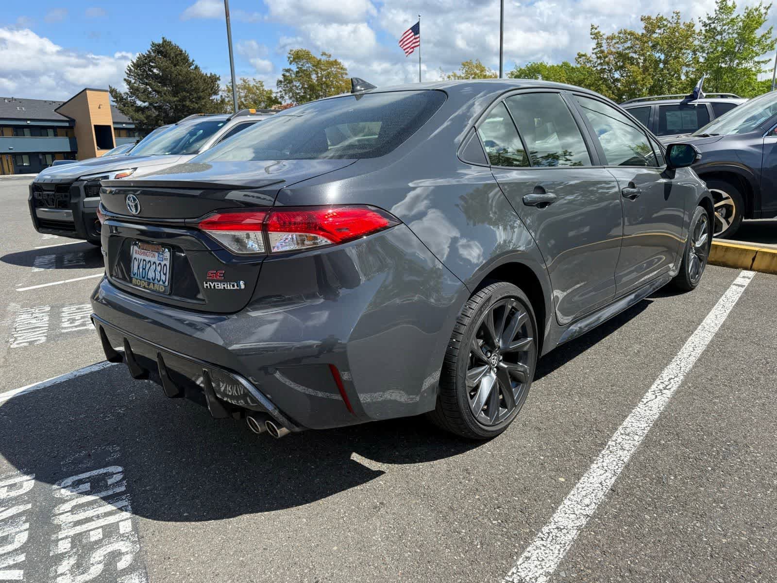 Used 2024 Toyota Corolla SE FWD image 3