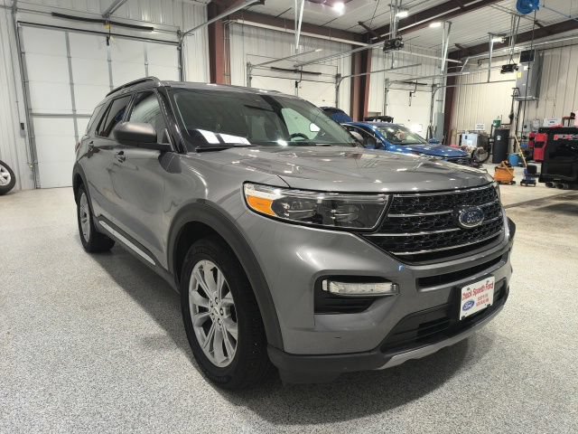 Used 2021 Ford Explorer XLT w/ Equipment Group 202A AWD/4WD image 4