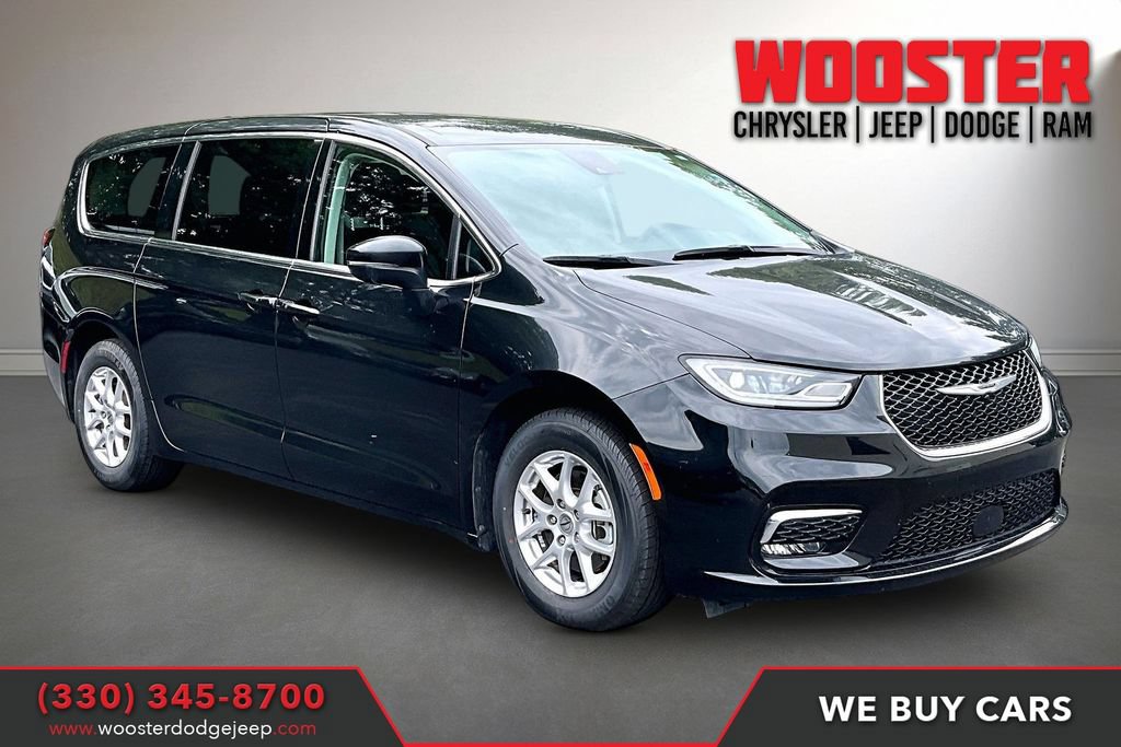Used 2023 Chrysler Pacifica Touring-L FWD image 1