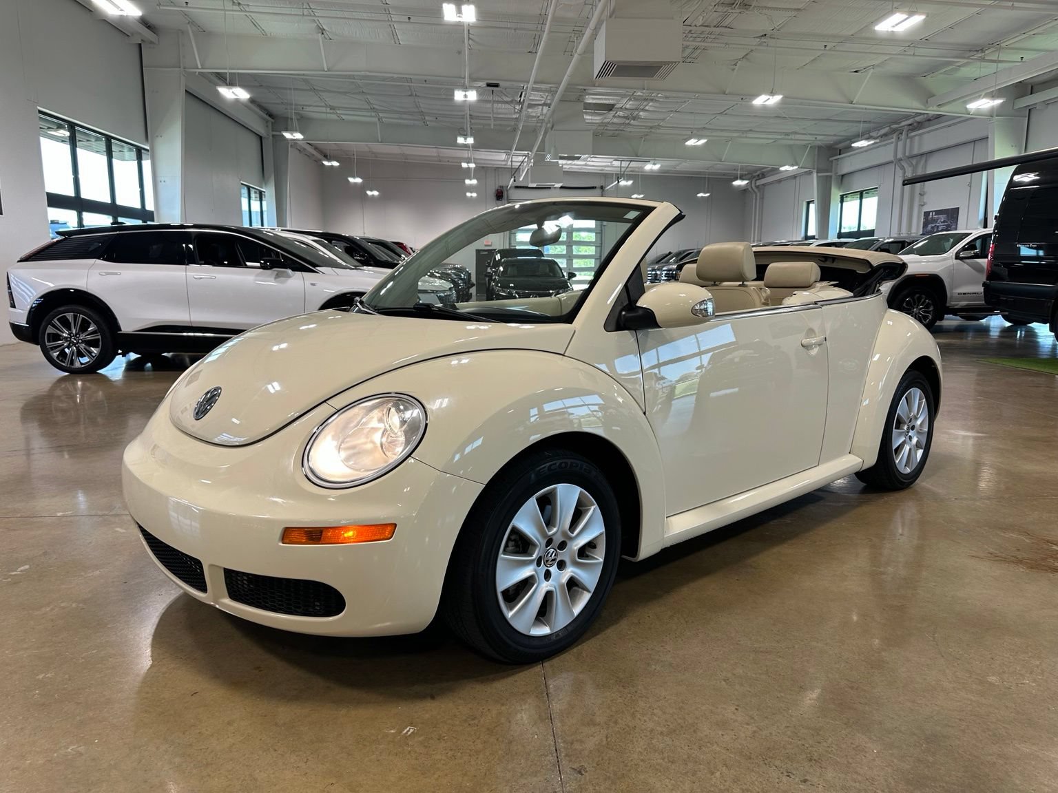 Used 2010 Volkswagen Beetle Final Edition FWD image 6
