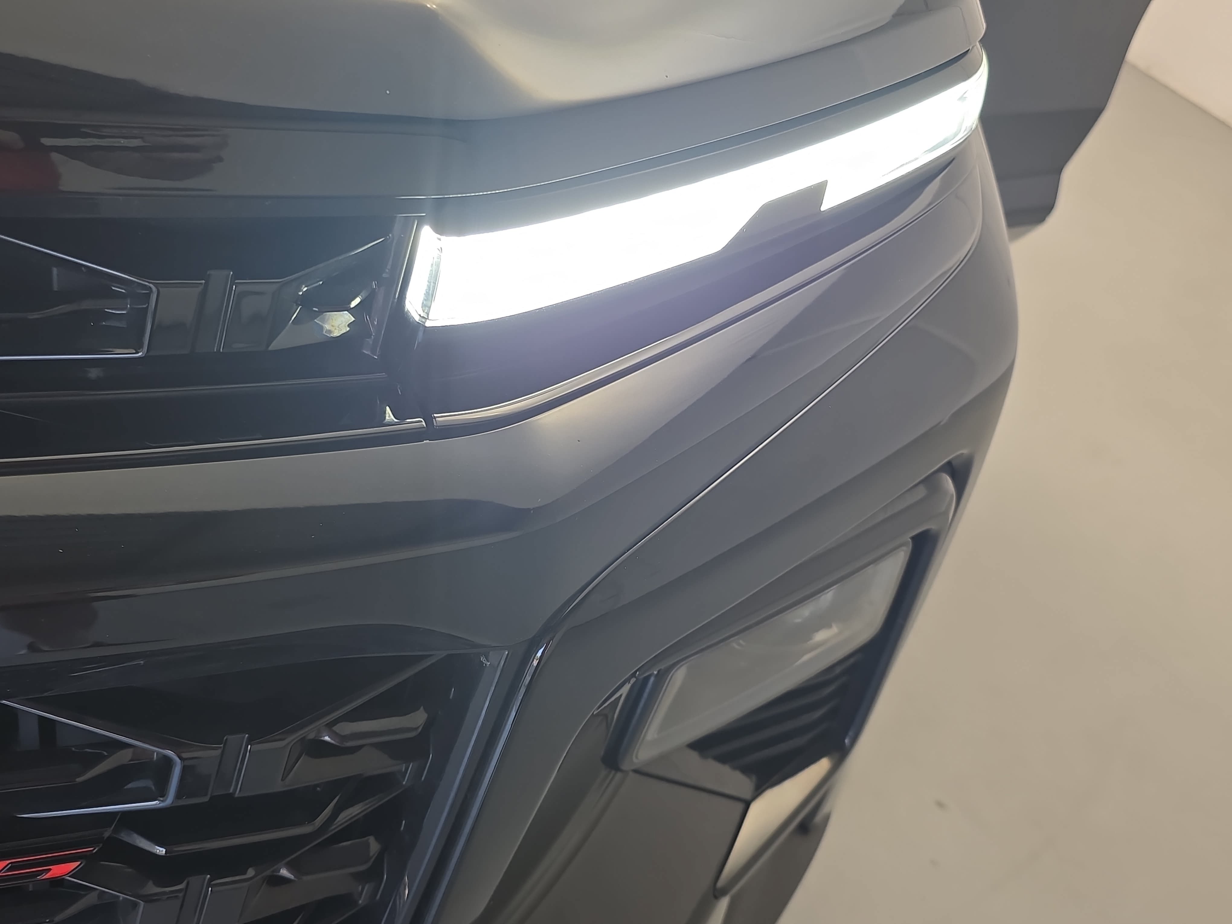 Used 2024 Chevrolet Traverse RS FWD image 33