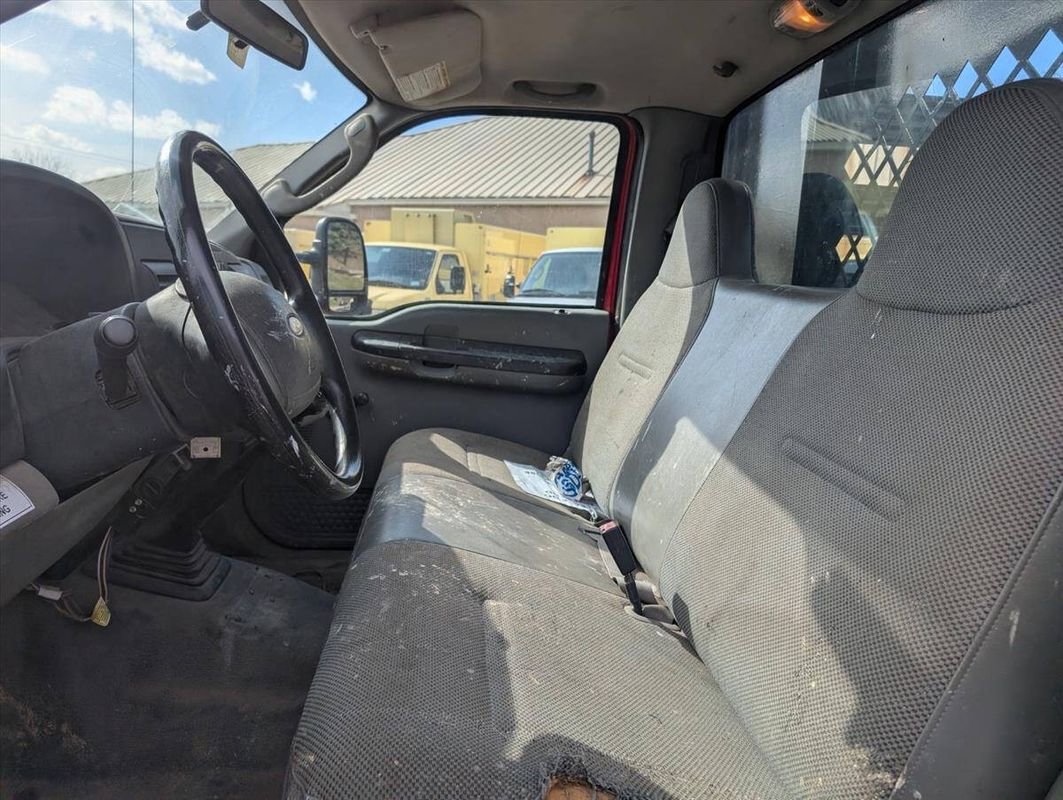 Used 2005 Ford F450 2WD Regular Cab Super Duty image 32