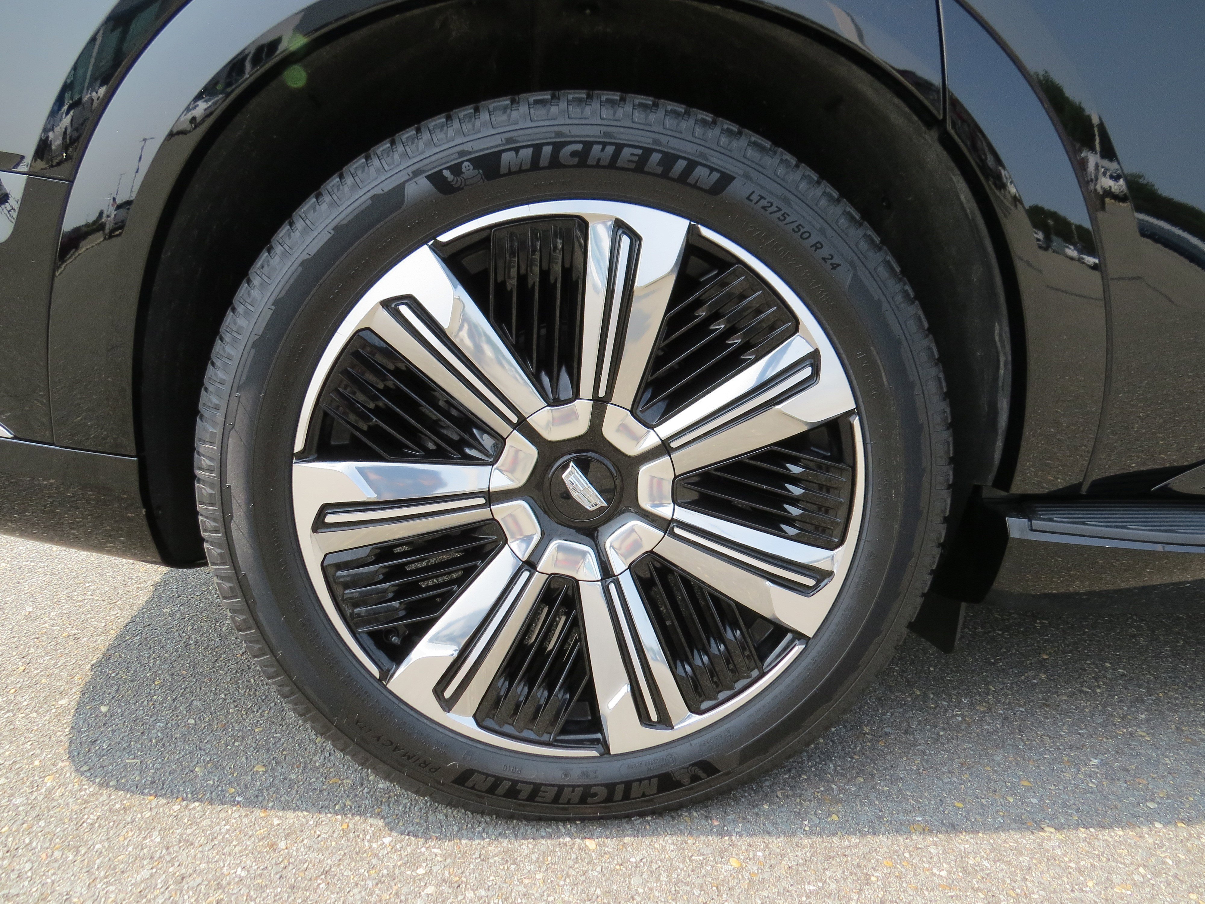 New 2025 Cadillac Escalade IQ Luxury 1 w/ Smart Trailering package image 11