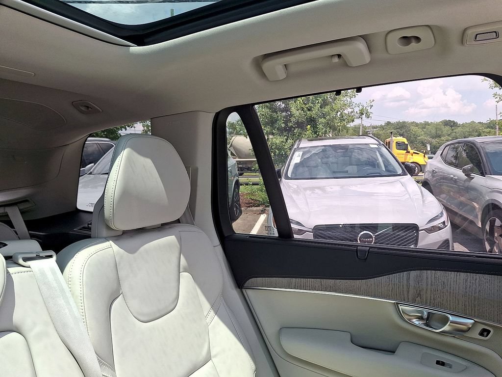 Certified 2025 Volvo XC90 T8 Ultra w/ Protection Package Premier AWD/4WD image 14