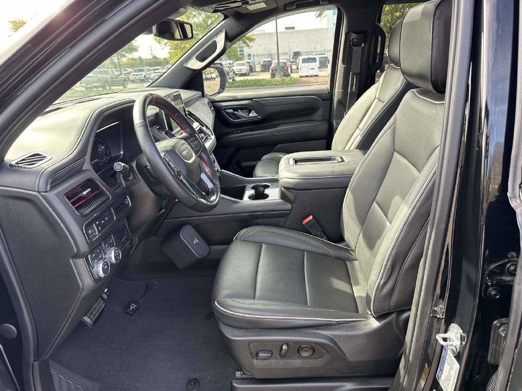 Used 2023 GMC Yukon XL SLT AWD/4WD image 6
