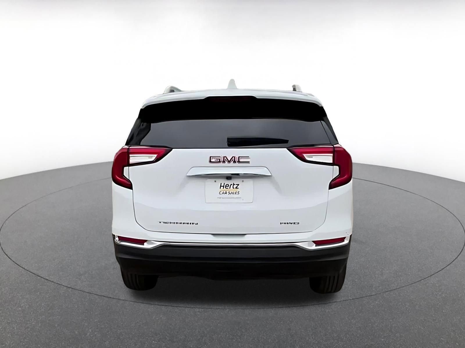 Used 2024 GMC Terrain SLT AWD/4WD image 12
