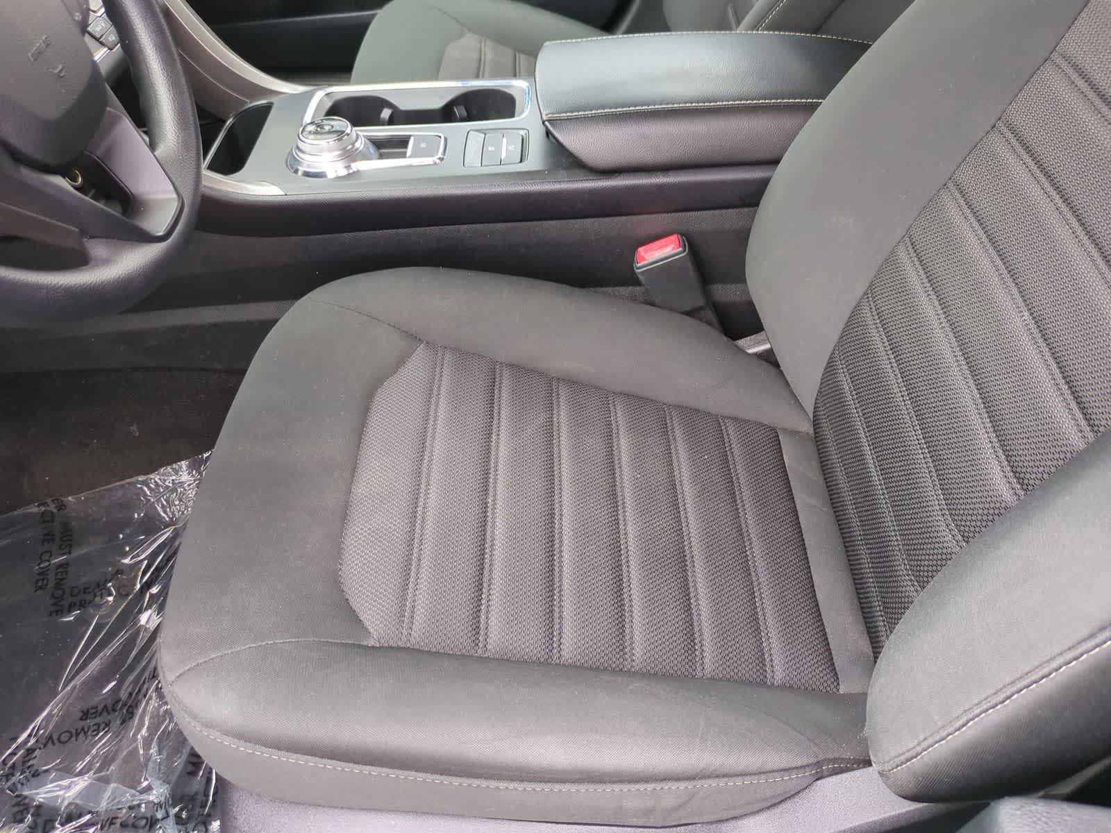 Used 2020 Ford Fusion SE FWD image 16