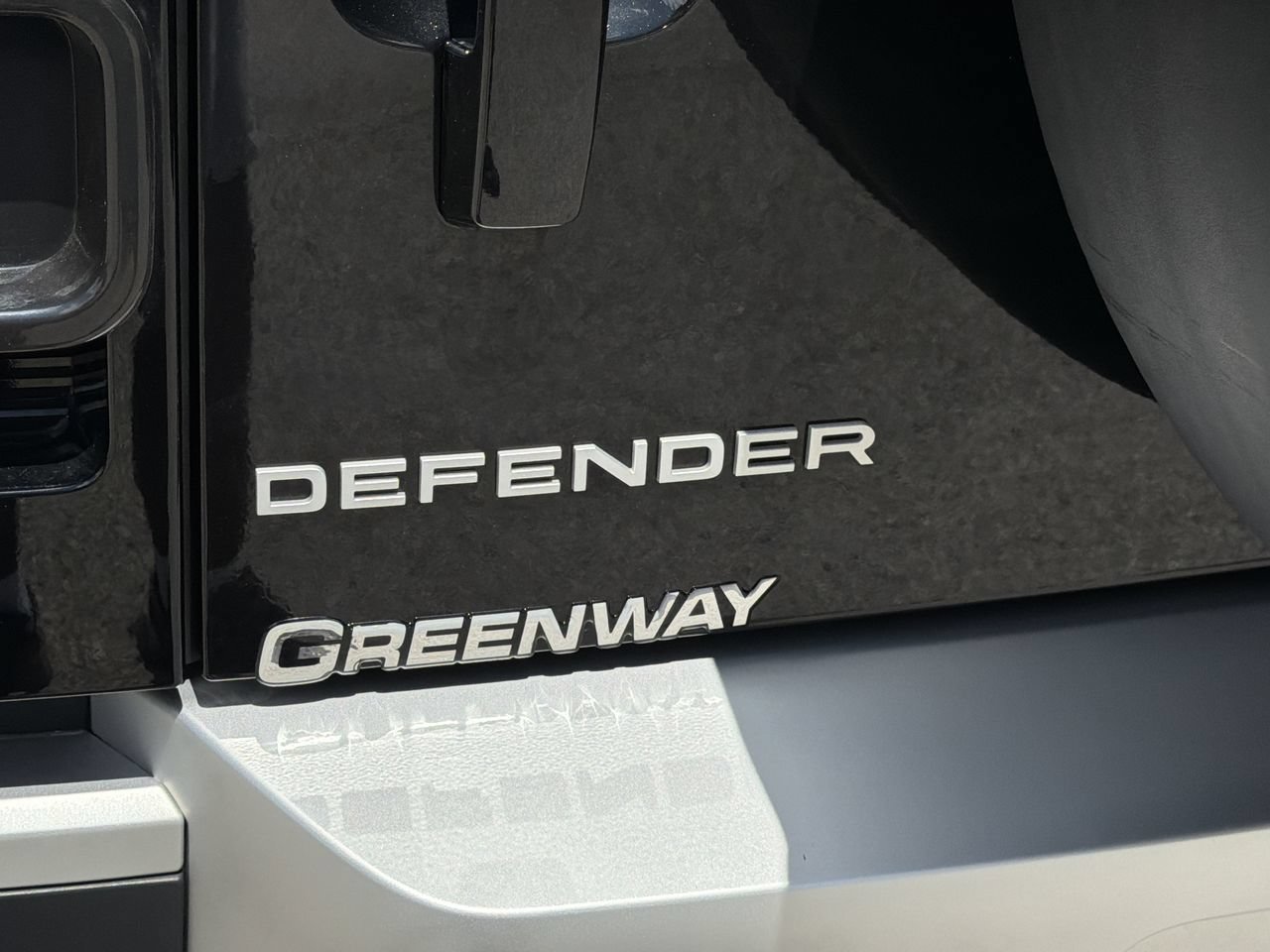 Used 2025 Land Rover Defender 110 S AWD/4WD image 8